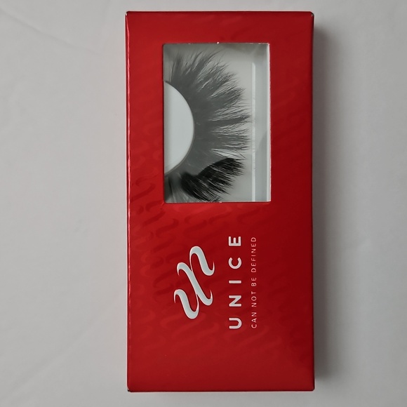 Eyelashes Lot of 4 Unice Ioni Halloween Essentials Black New - Picture 4 of 9